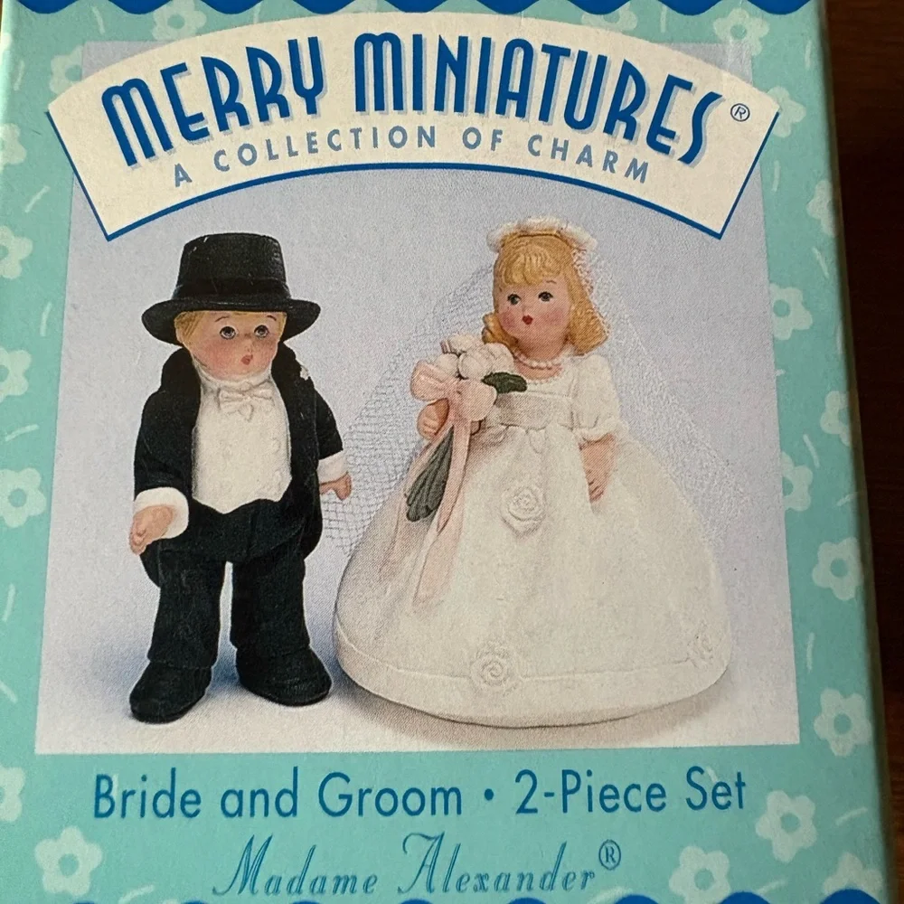 Wedding Cake Topper: Bride and Groom